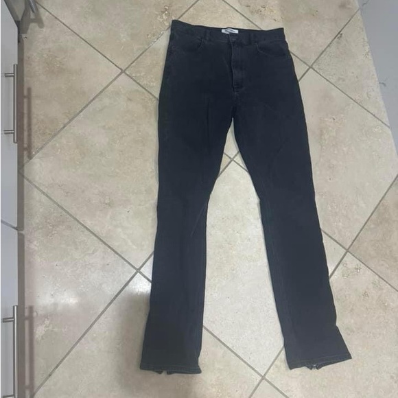 Reformation jeans size 30. Zipper up the back legs. Super cute, EUC. Black - Picture 1 of 4